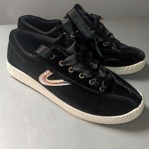 🤠NWT Tretorn Black Velvet Sneakers Size 9.5